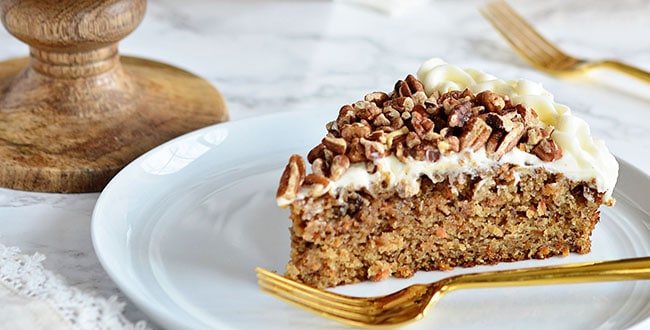 Tips on how to make the best homemade carrot cake. An incredibly moist carrot cake recipe with an ultra-creamy cream cheese frosting. Carrot Cake Recipe at cetcu.com