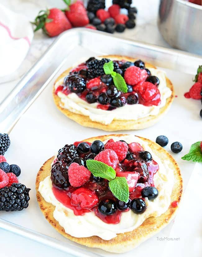 Mixed Berry Breakfast Pizzas recipe at cetcu.com