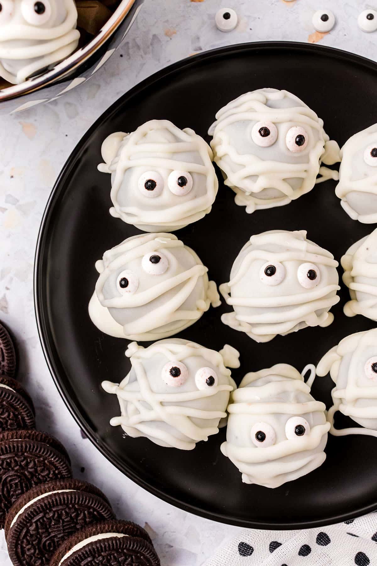 Mummy Oreo Truffles, Easy Halloween Treats!