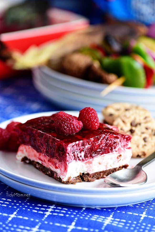 No-Bake Raspberry Cheesecake with Cookie Crust. Perfect make-ahead dessert fora summer BBQ or potluck Print the full recipe at cetcu.com