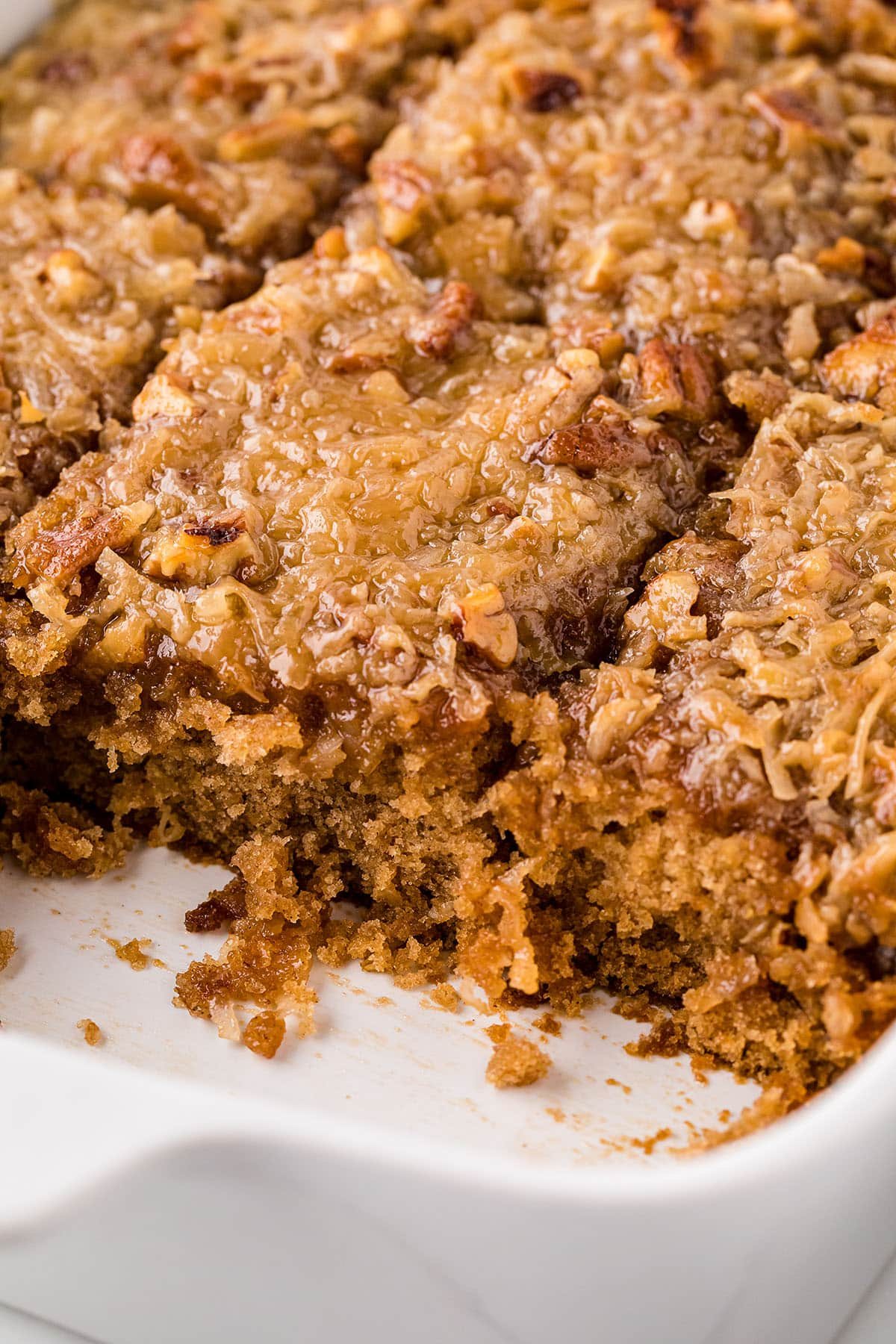 cut cake in the pan
