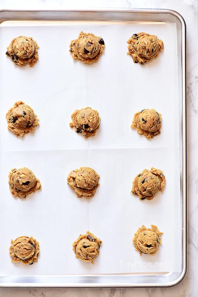 Peanut Butter Blowout Cookies are loaded with peanut butter, chocolate chips, peanut butter cups and honey roasted peanuts. Print the full recipe at cetcu.com