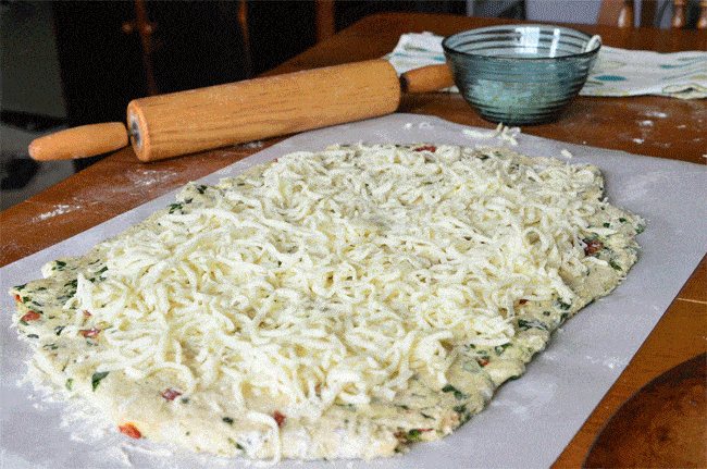 Cheese Stuffed Chicken & Spinach Pizza Bread. Recipe at cetcu.com