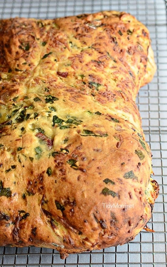 Cheese Stuffed Chicken & Spinach Pizza Bread. Recipe at cetcu.com