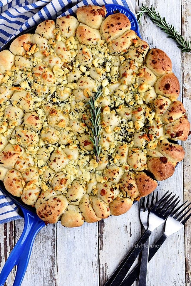Cheesy Pull-Apart Garlic Bread in cast iron skillet