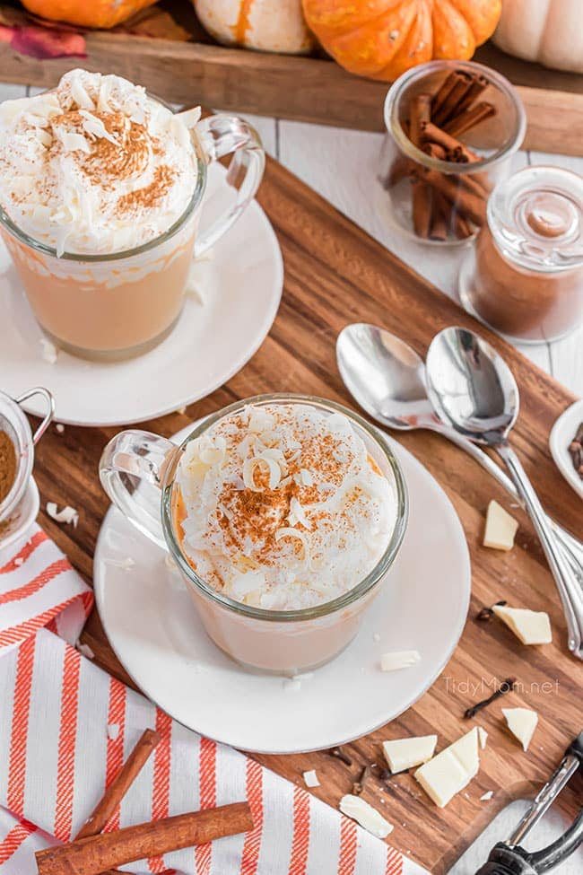 2 mugs of pumpkin spice hot chocolate