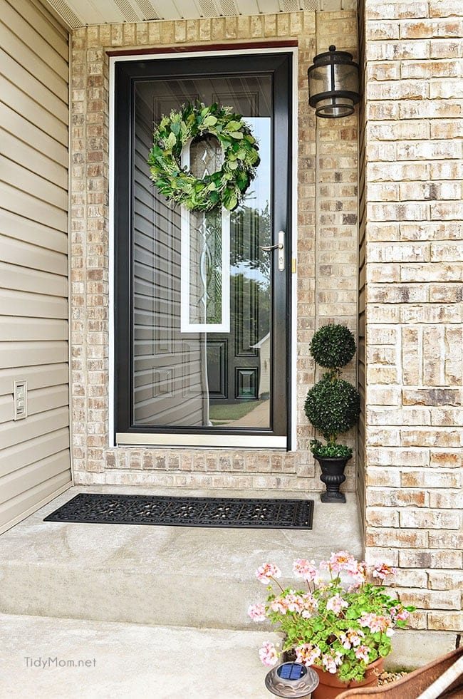 10 minute Idea! Quick and Easy Front Porch Update at cetcu.com