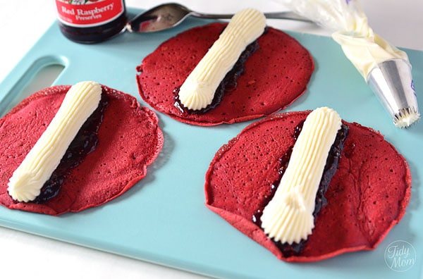 Filling Red Velvet Crepes recipe at cetcu.com