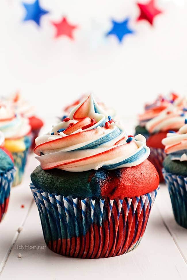 Red White And Blue Cupcakes {VIDEO}
