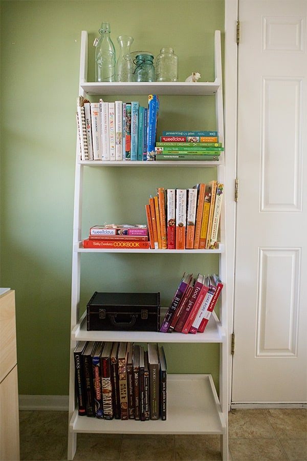Organizing and Creating in a Small Kitchen Space on cetcu.com