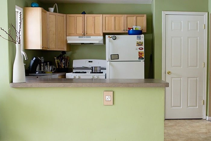 Organizing and Creating in a Small Kitchen Space on cetcu.com