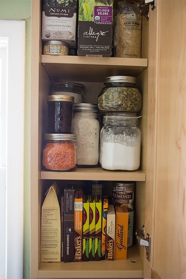 Organizing and Creating in a Small Kitchen Space on cetcu.com