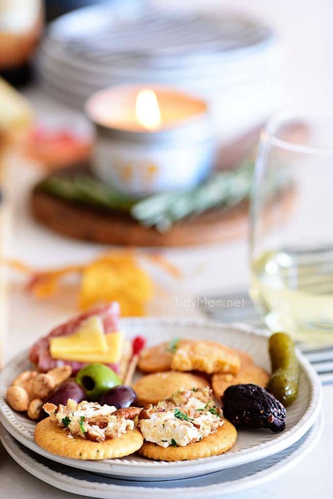 easy cheese ball on crackers