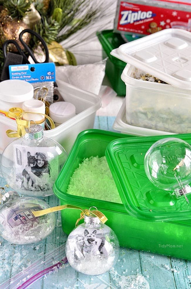 Use Ziploc storage containers for craft supplies like artifical snow and glitter. More details and ornament tutorial at cetcu.com