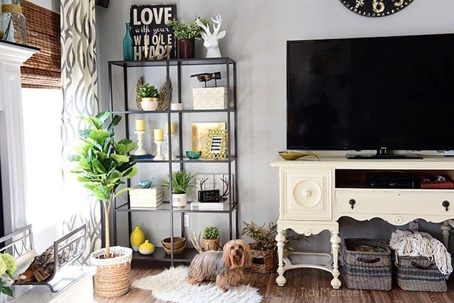 perfect grey paint in spring decorated family room