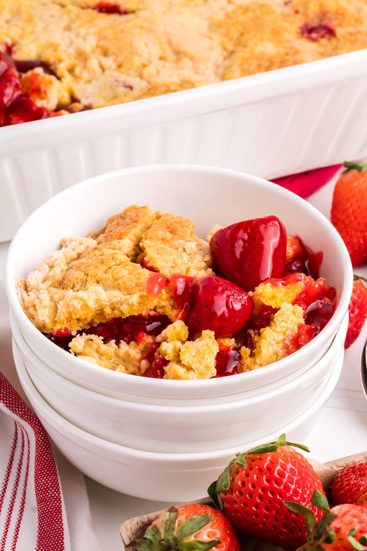 Easy Strawberry Dump Cake – 3 Ingredients