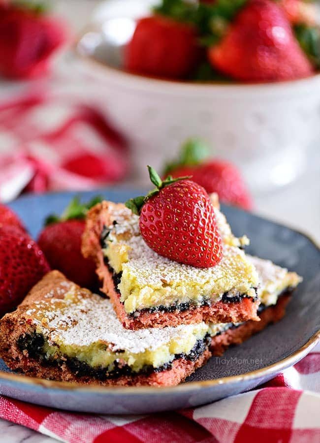 This Strawberry Gooey Butter Cake is a simply delicious dessert bar with an unexpected Oreo cookie layer. If you are a fan of strawberries, you will love this easy dessert recipe. Print the full recipe at cetcu.com #gooeybuttercake #strawberry #coffeecake #cake #oreo #dessert