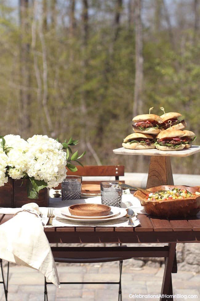 Summer Barbecue Meal Plan for Father’s Day! Tons of great ideas to celebrate Dad this Father’s Day, and any of these recipes would be great for a backyard barbecue this summer! Get recipes, printables and party decor at cetcu.com - Al Fresco Dinner Party Decor