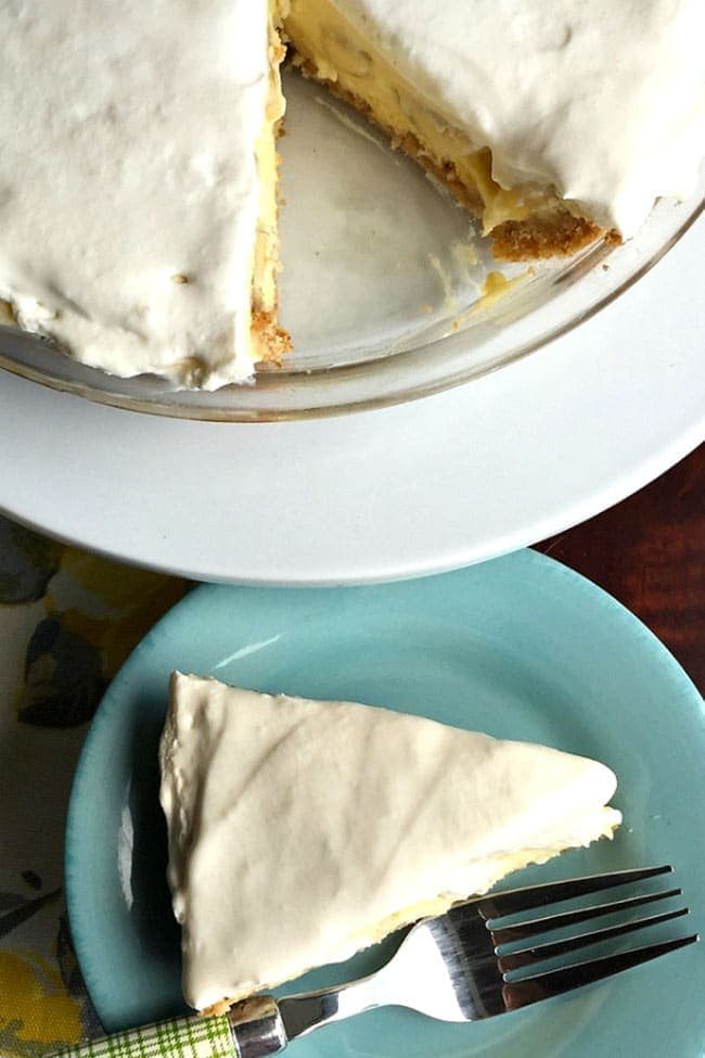 Summer Barbecue Meal Plan for Father’s Day! Tons of great ideas to celebrate Dad this Father’s Day, and any of these recipes would be great for a backyard barbecue this summer! Get recipes, printables and party decor at cetcu.com - Banana Cream Pie