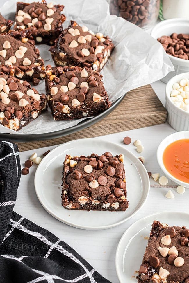 chocolate caramel bars on plates