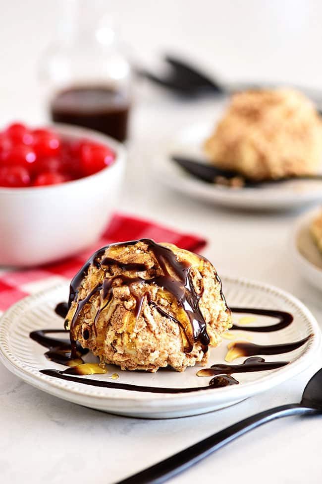 fried ice cream recipe without frying with chocolate drizzle on top