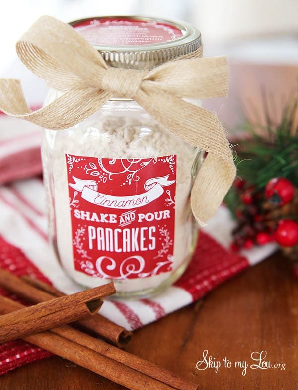 Great Handmade Gift Idea! Cinnamon Shake & Pour Pancake Mix In A Jar. Details at cetcu.com
