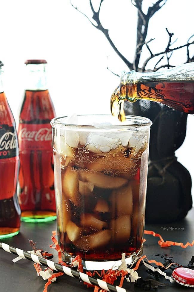 Coca-Cola Halloween Boo Basket with free You’ve been Booed printable at cetcu.com