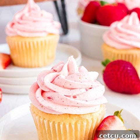 strawberry cupcakes with cake mix and fresh strawberries