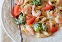 Creamy Philadelphia Shrimp & Broccoli Fettuccine