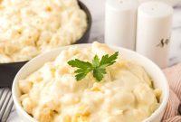 Velvety White Cheddar Mac and Cheese