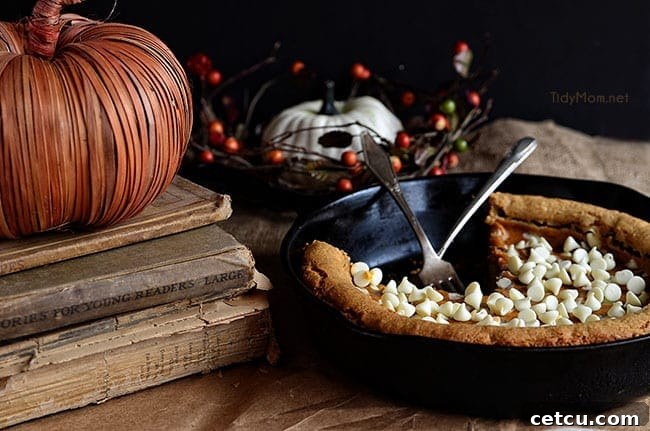 Easy Pumpkin Cheesecake Skillet Blondie recipe for autumn baking at TidyMom.net