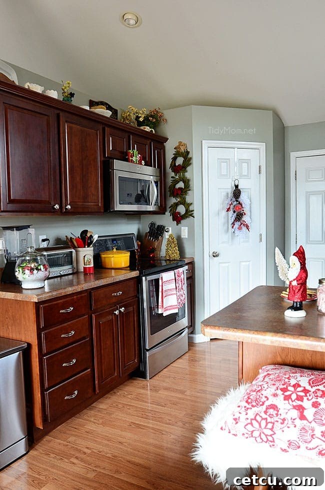 Clean Christmas Kitchen at TidyMom.net