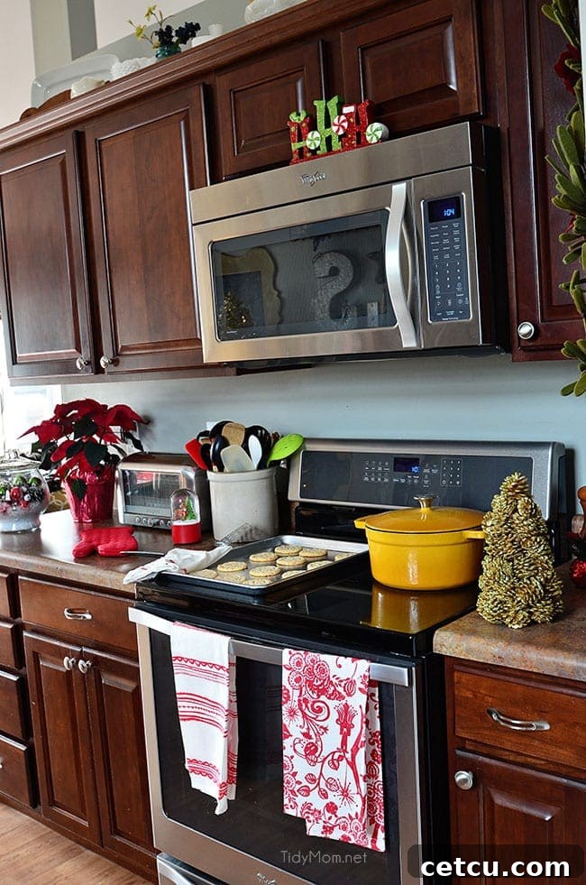 Christmas Holiday Kitchen at TidyMom.net